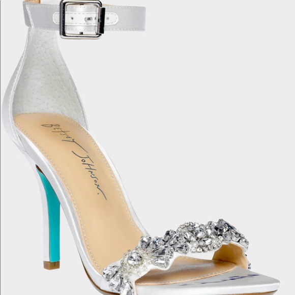 ERIN IVORY | Bridal Heel - Picture 1 of 5